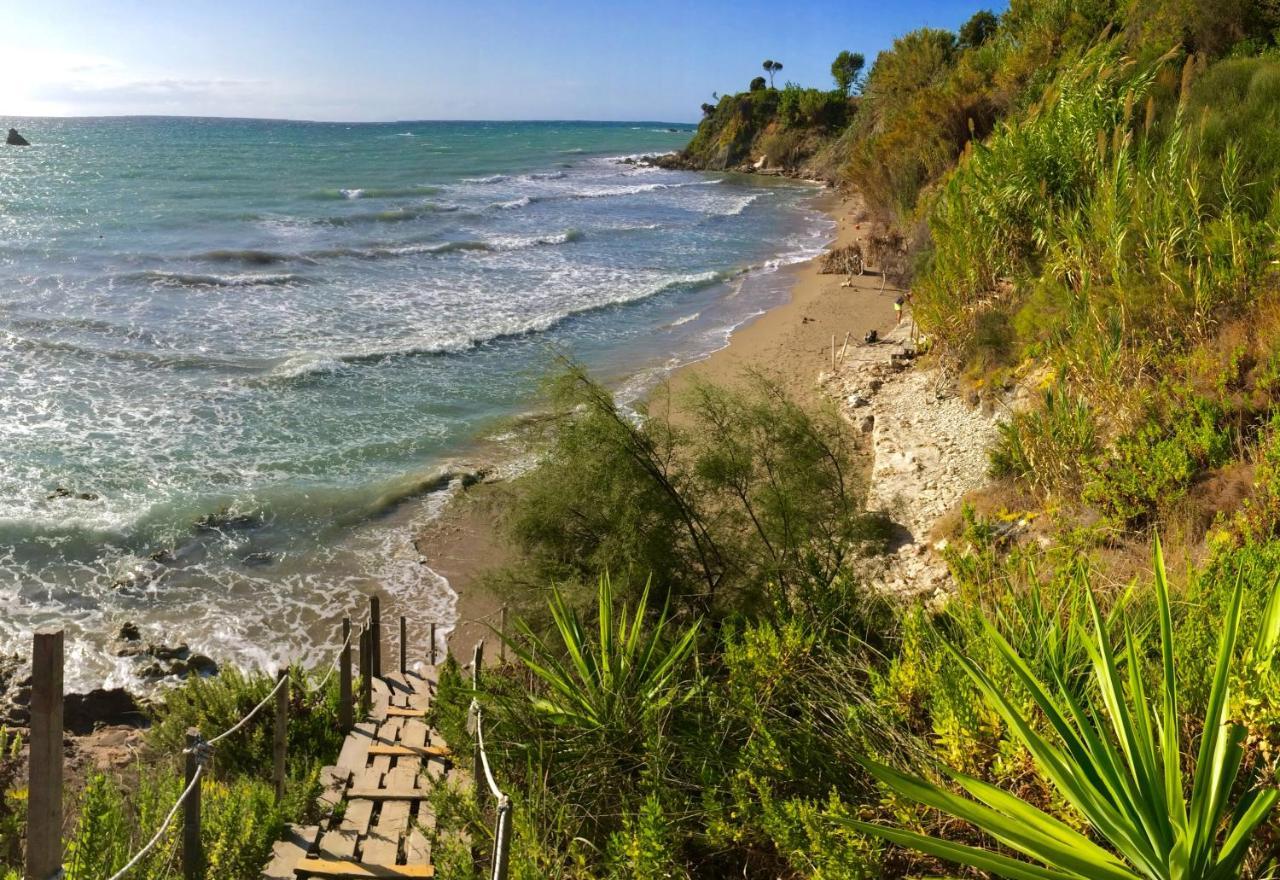 Blue Sky Cottage, Kanouli Beach Halikounas Esterno foto